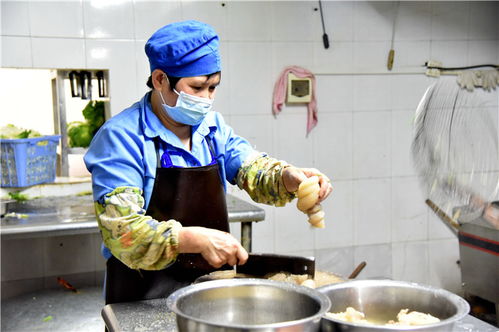 膳食服務中心守好“三道門”，筑牢戰疫餐桌安全防線